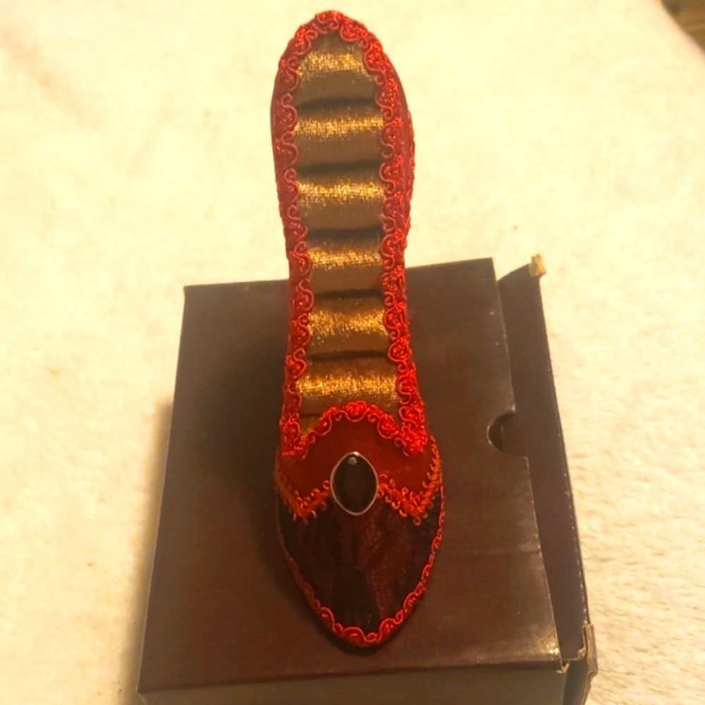 Vintage Victorian Shoe Ring Holder